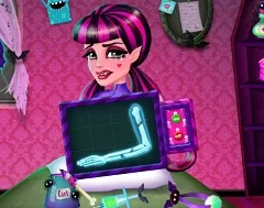 Monster High Games, Draculaura Arm Surgery, Games-kids.com