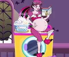 Monster High Games,  Draculaura Pregnant Washing Clothes 2, Games-kids.com