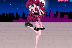 Draculaura Cheerleader Dress Up - Monster High Games