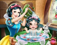 Snow White Games, Snow White Washing Baby, Games-kids.com